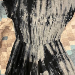 Romper fits like a small/ medium Navy blue tie dye brand sun moon